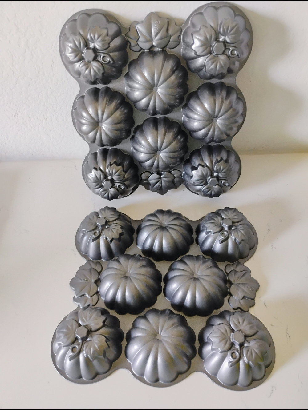 Wilton Dimensions Pumpkin Patch Mini Cake Pan Decorative Bakeware 3D Tops Bottom